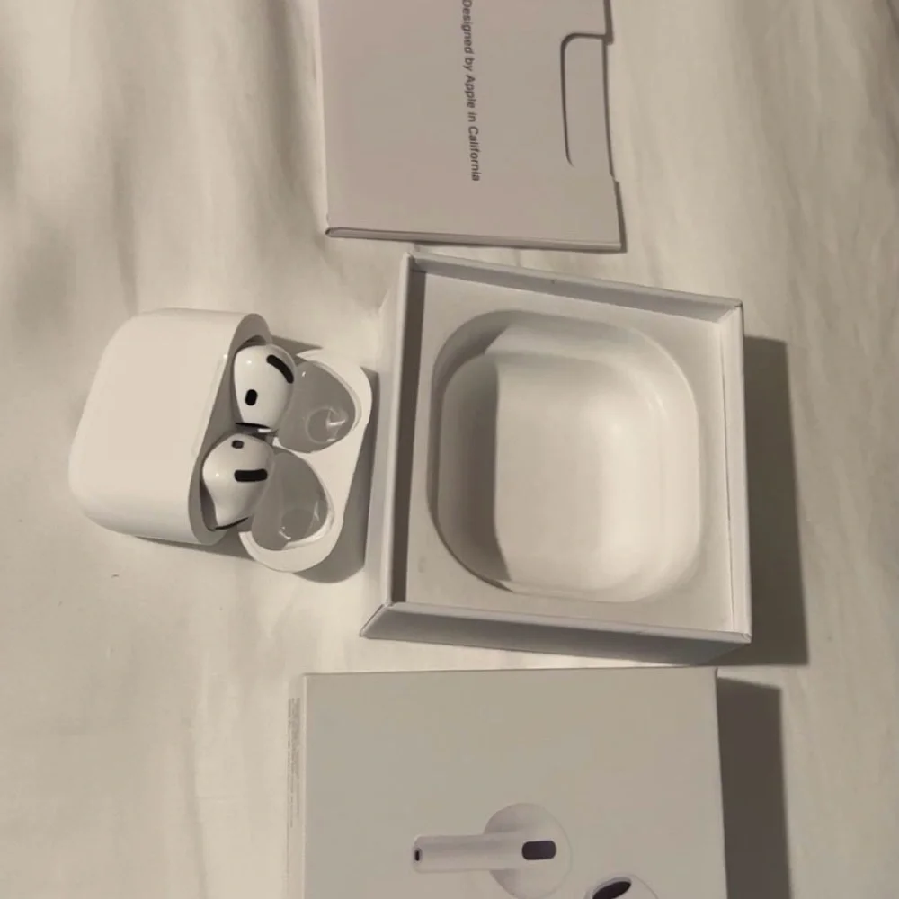 Apple Airpods 4th gen